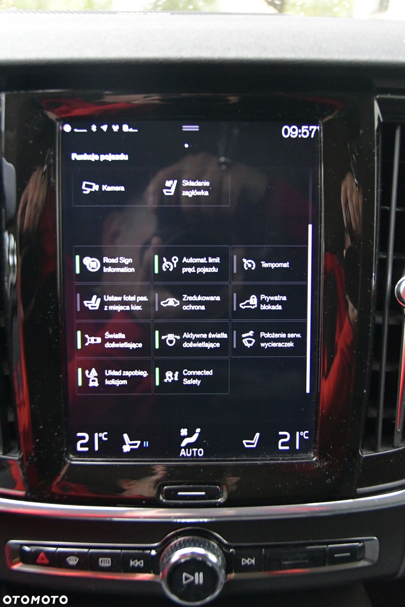Volvo V90 D5 SCR AWD Momentum Pro - 32