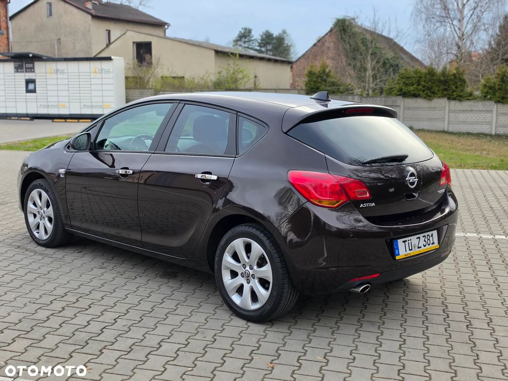 Opel Astra 1.4 Turbo 150 Jahre - 11