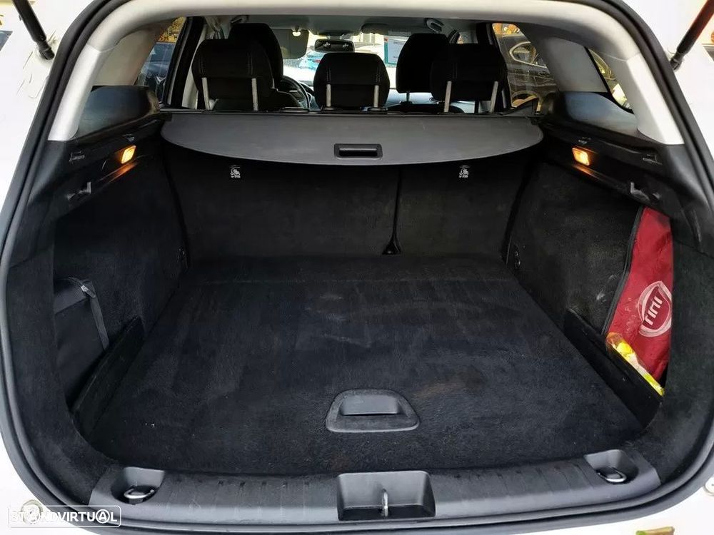 Fiat Tipo Station Wagon 1.3 M-Jet Lounge Tech - 19