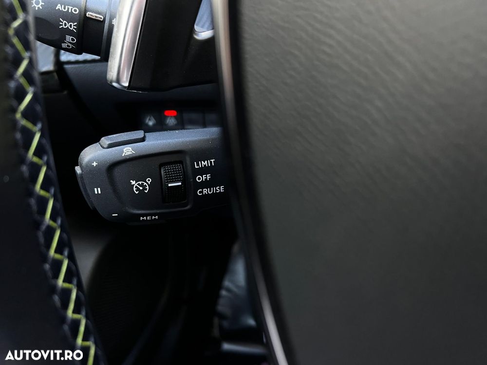 Peugeot 2008 PureTech 155 EAT8 GT - 35
