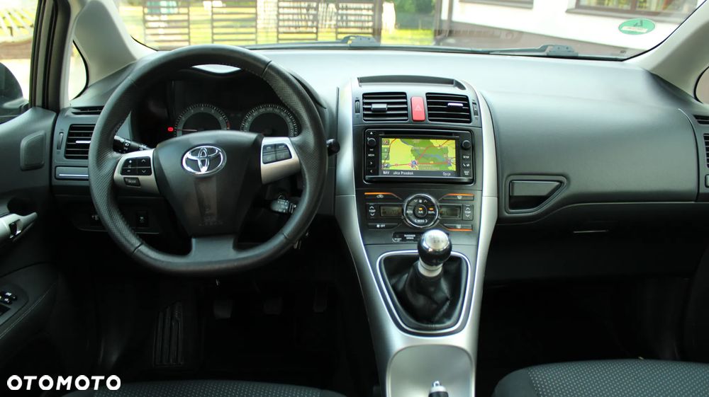 Toyota Auris 1.6 Executive - 31