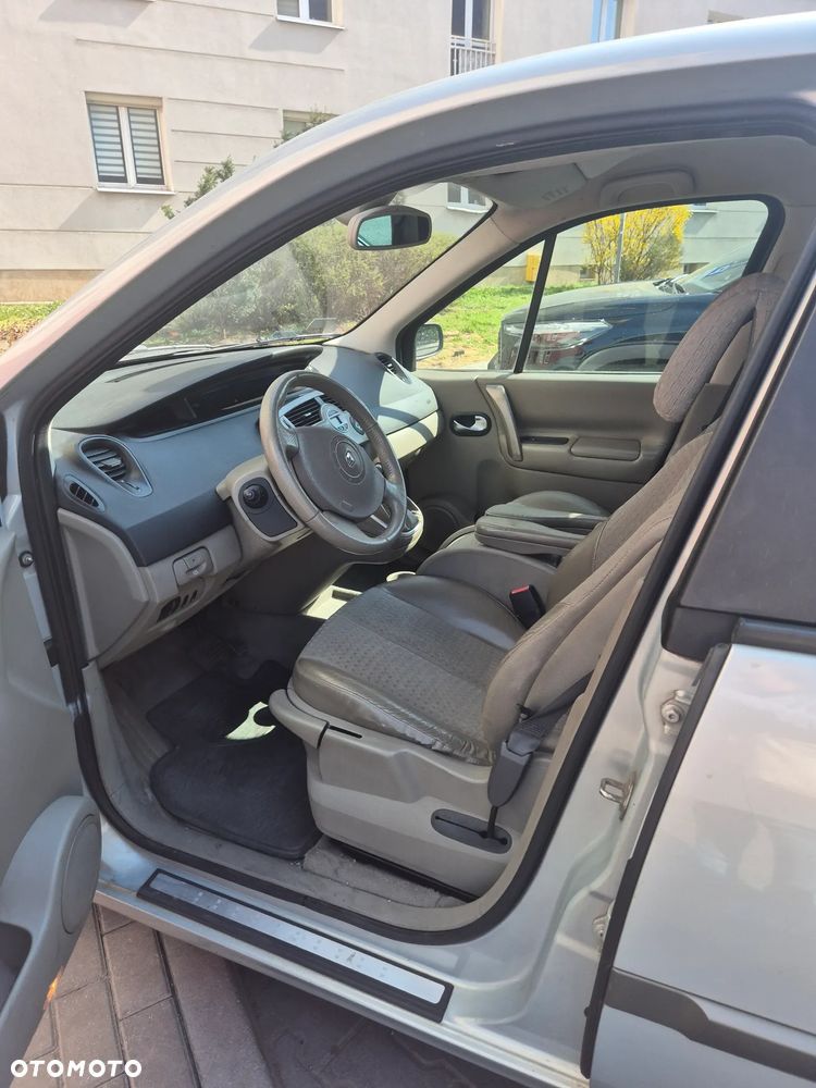 Renault Scenic 2.0 16V Privilege - 13