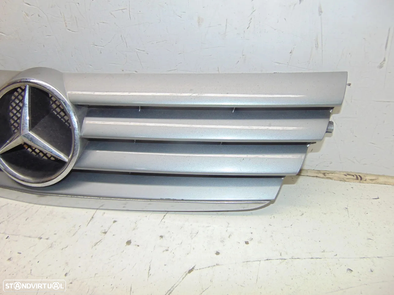 Mercedes C grelha frontal - 3