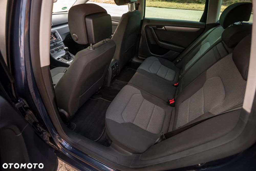 Volkswagen Passat 2.0 Blue TDI SCR Comfortline - 17