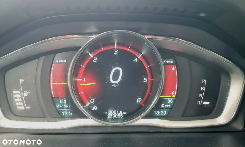 Volvo V60 D6 AWD Plug-in Hybrid Summum - 9