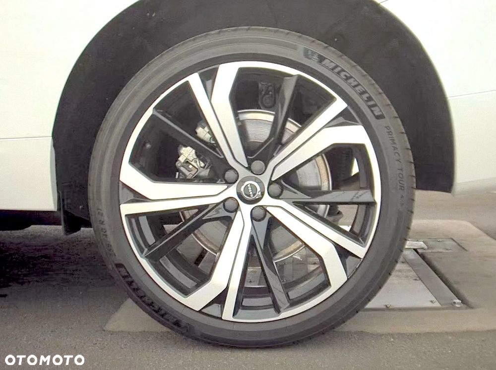 Volvo XC 60 T8 AWD Plug-In Hybrid R-Design - 12