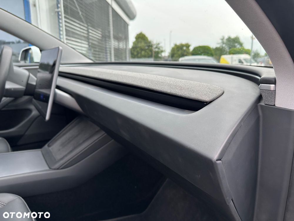 Tesla Model 3 - 16