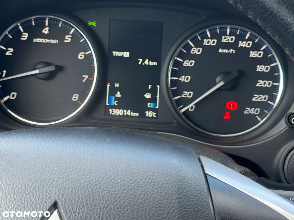 Mitsubishi Outlander 2.0 Invite + 2WD - 8