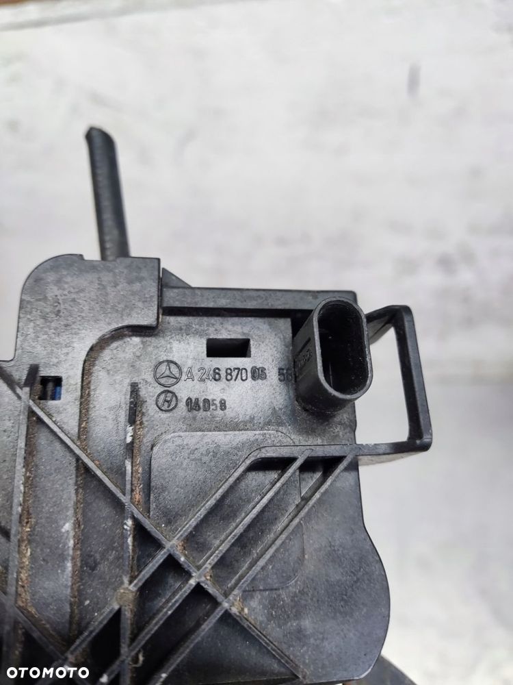 MERCEDES A KLASA W176 ZAMEK MASKI A2468700558 A2468800460 - 7