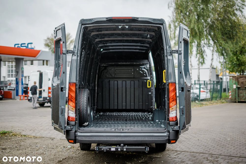 Iveco Daily 35S18HA8 V H2 Furgon Automat 3.0 od ręki - 13