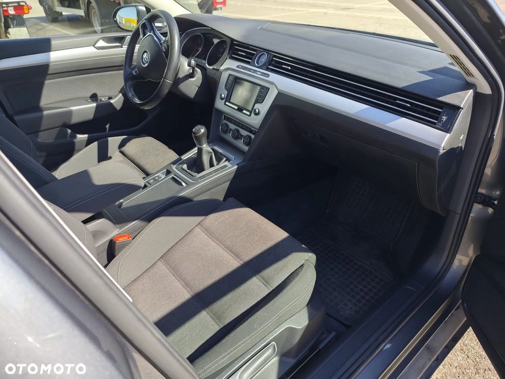 Volkswagen Passat 2.0 TDI (BlueMotion Technology) Comfortline - 37