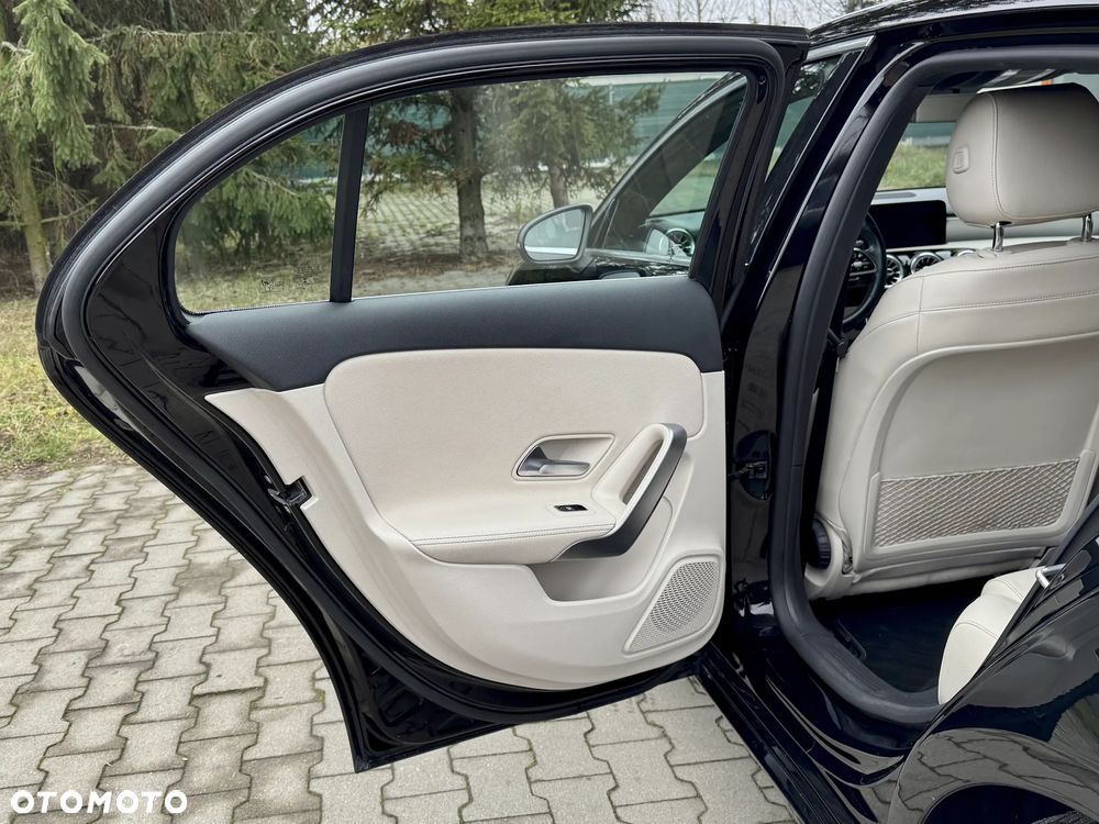Mercedes-Benz Klasa A 180 Style 7G-DCT - 17