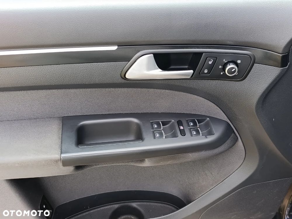 Volkswagen Touran 2.0 TDI DPF DSG Highline - 11