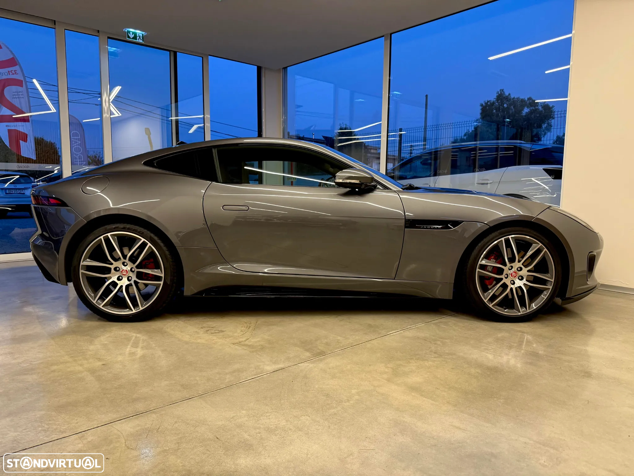 Jaguar F-Type 2.0 i4 R-Dynamic Black - 11