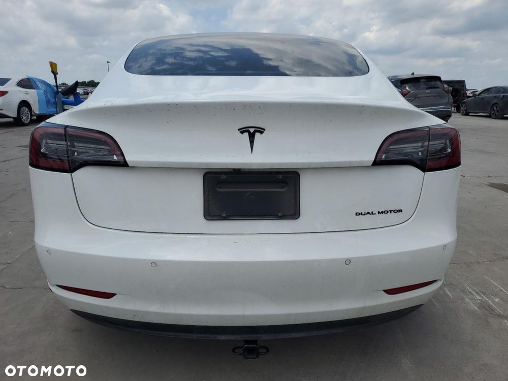 Tesla Model 3 - 8