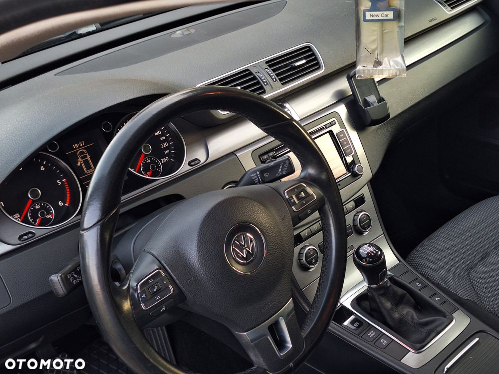 Volkswagen Passat 1.6 TDI BlueMotion - 22