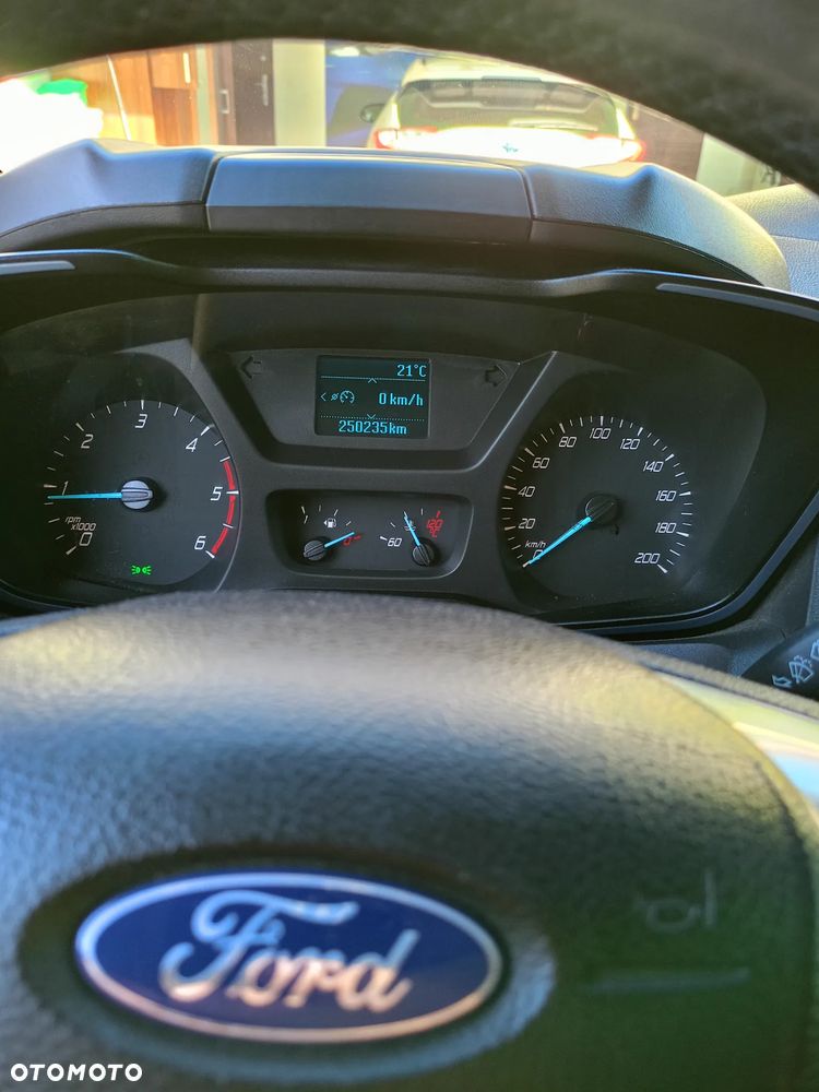 Ford Tourneo Custom - 9