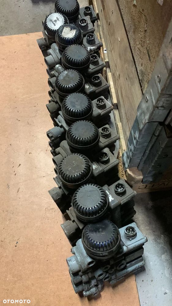 Zawór ECAS WABCO MAN SCANIA 4728800300 / 14480780 / 4729000550 - 4