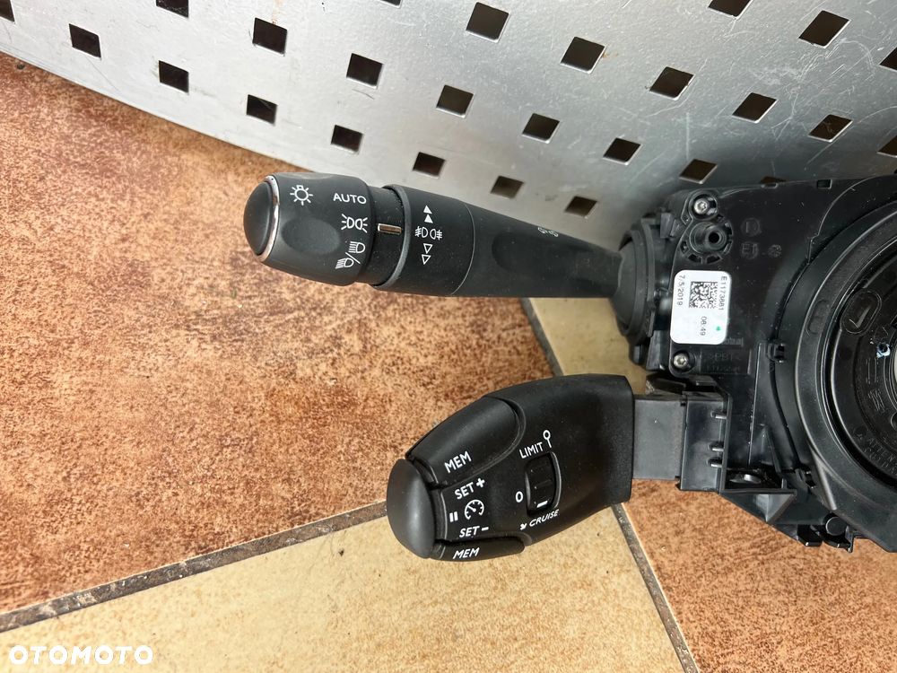 PRZEŁĄCZNIK ZESPOLONY TAŚMA ROGI PEUGEOT 2008 208 II - 2