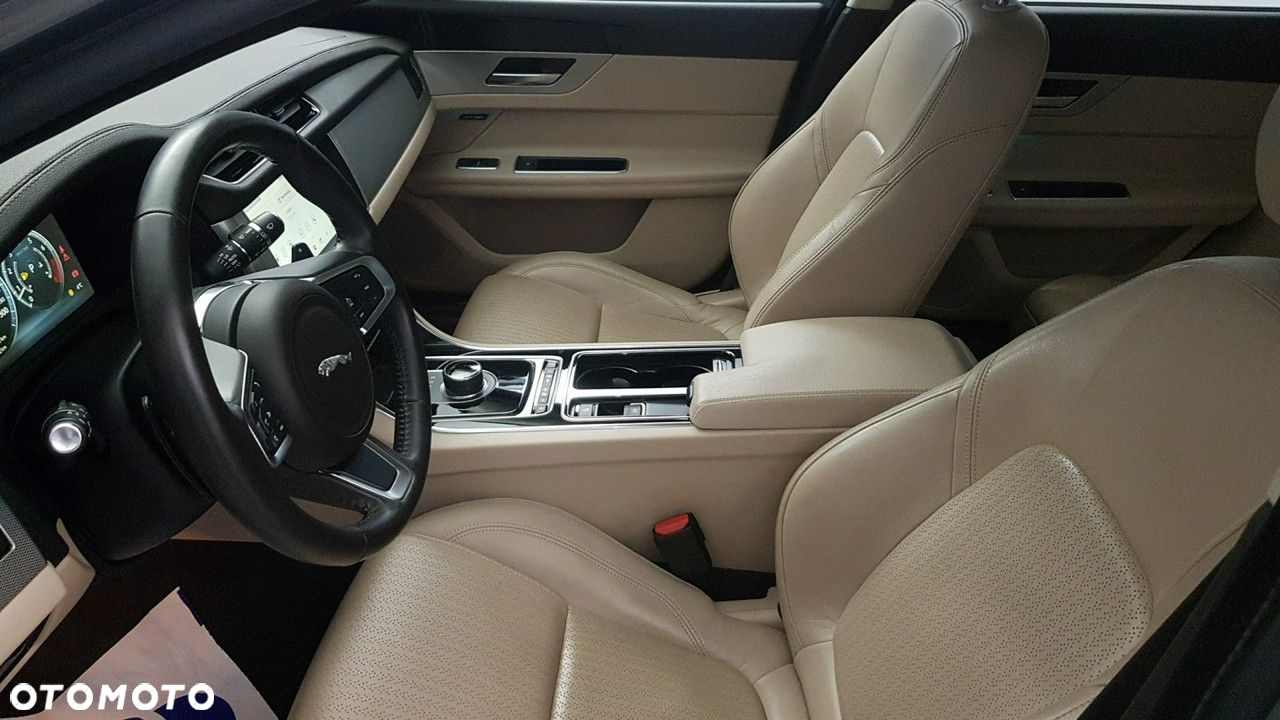 Jaguar XF - 23