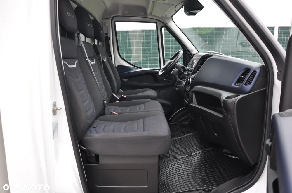 Iveco DAILY AUTOMAT CHŁODNIA MROŹNIA IZOTERMA CARRIER HI-MATIC NA BLIŹNIAKU KRAJOWE BEZWYPADKOWE ZASILANIE ZEWNETRZNE 230 V - 15