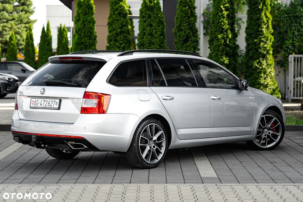 Skoda Octavia 2.0 TDI DSG RS - 10