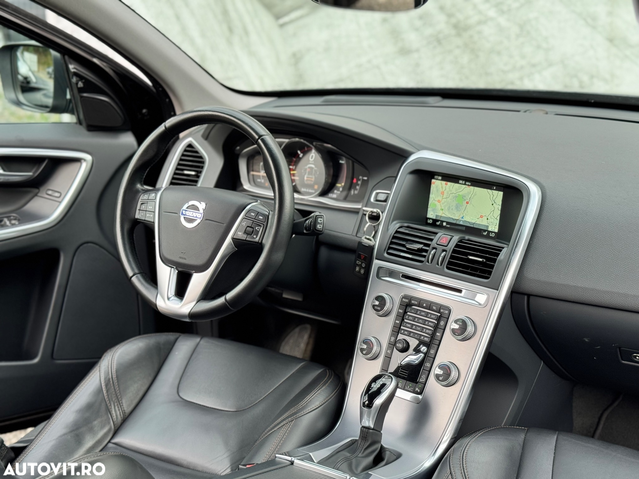 Volvo XC 60 D5 AWD Geartronic Summum - 5