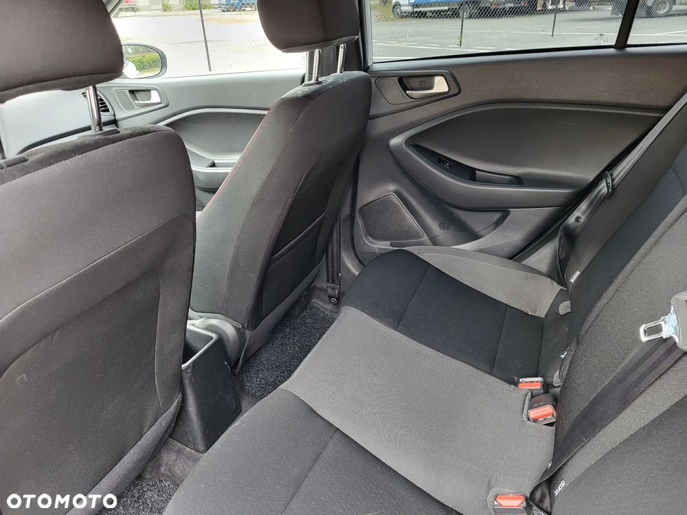 Hyundai i20 - 24