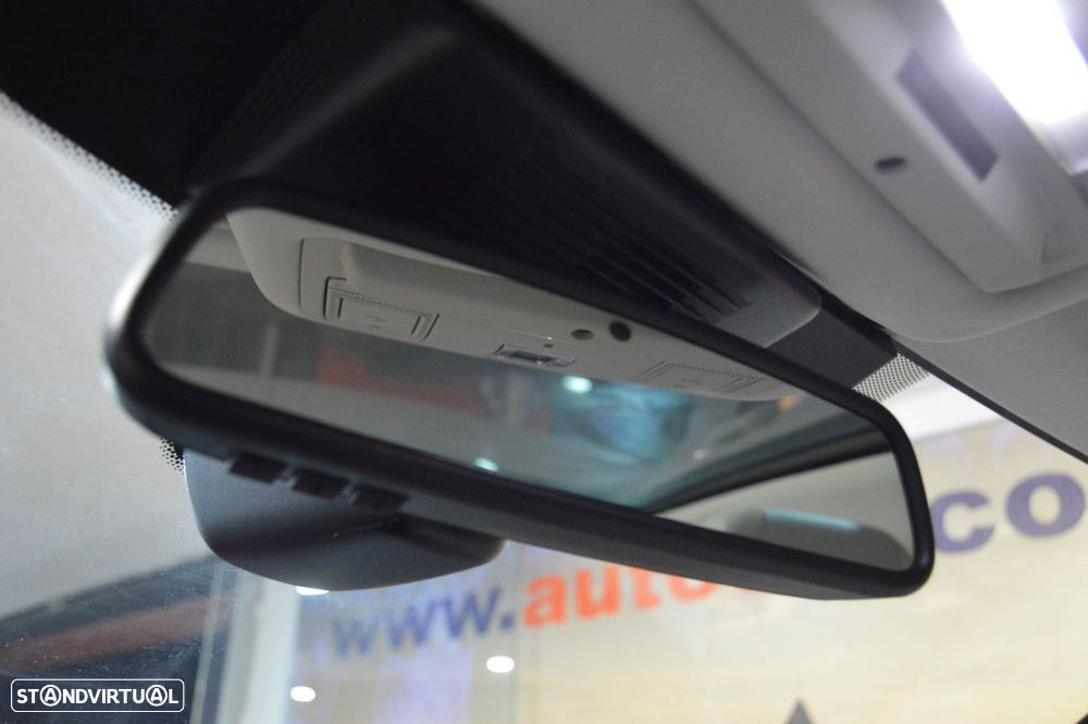 Land Rover Discovery Sport 2.0 TD4 HSE Luxury - 37