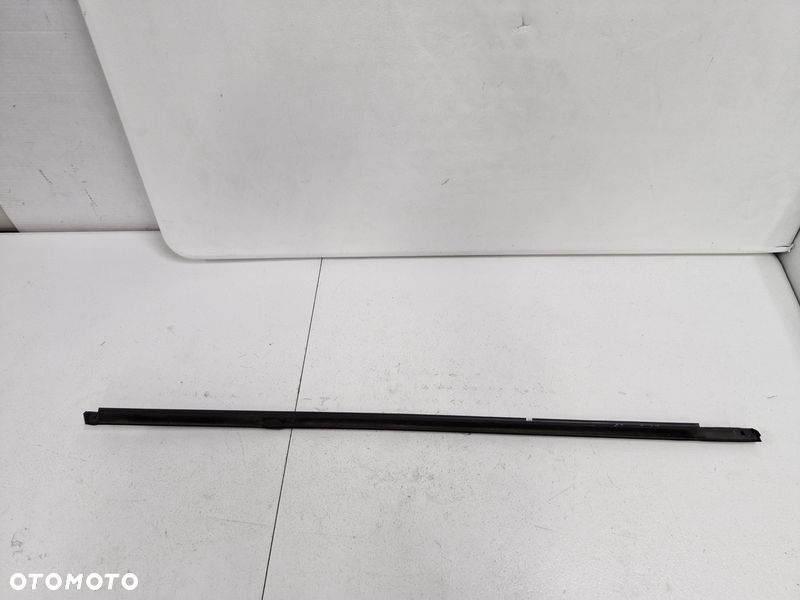 fiat 500x listwa zgarniająca drzwi lewy przód lewa przednia czarna - 9