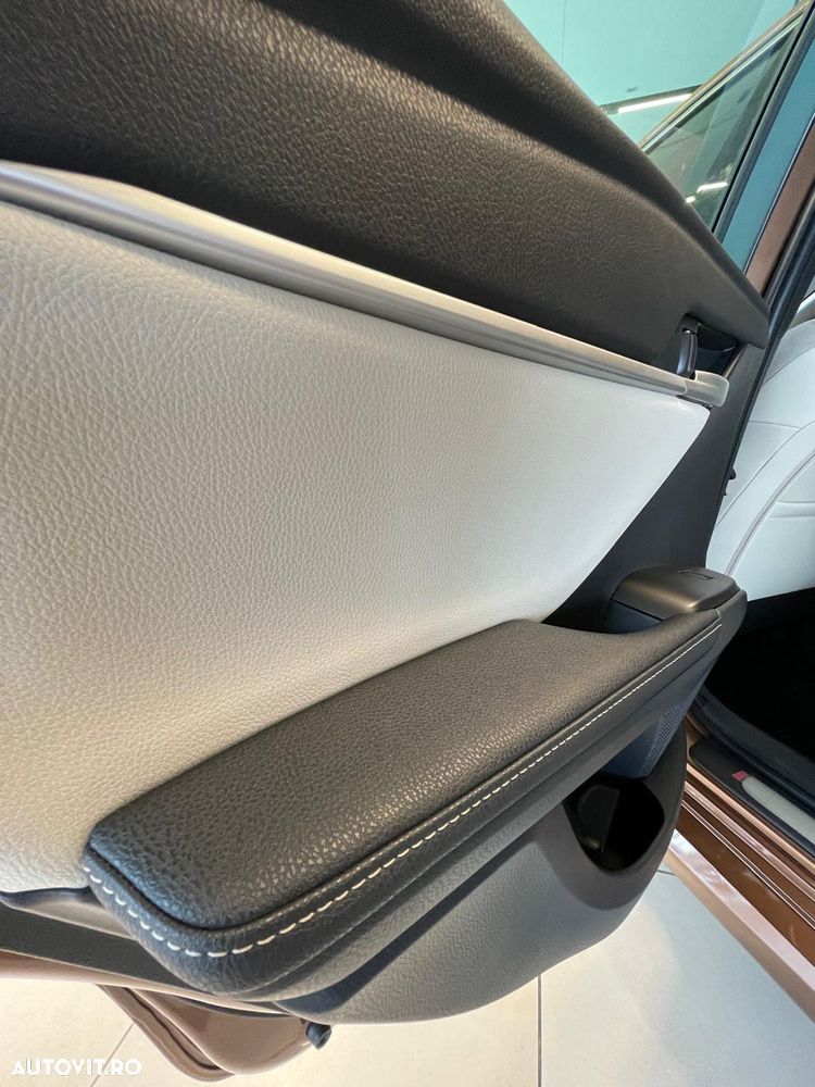 Toyota Camry 2.5 HEV Executive - 14