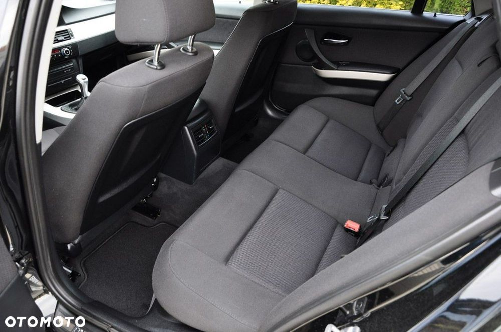 BMW Seria 3 325i Edition Exclusive - 23