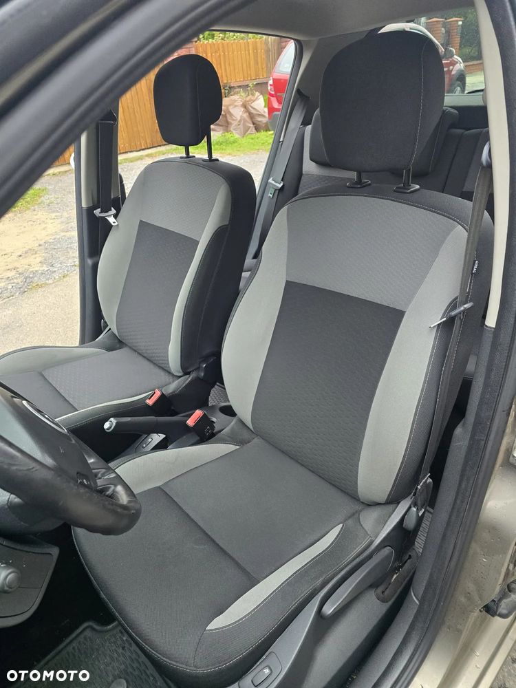 Renault Clio 1.2 16V 75 Expression - 8