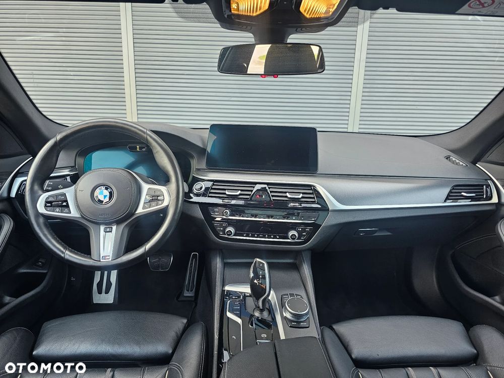BMW Seria 5 520d xDrive M Sport Edition - 11