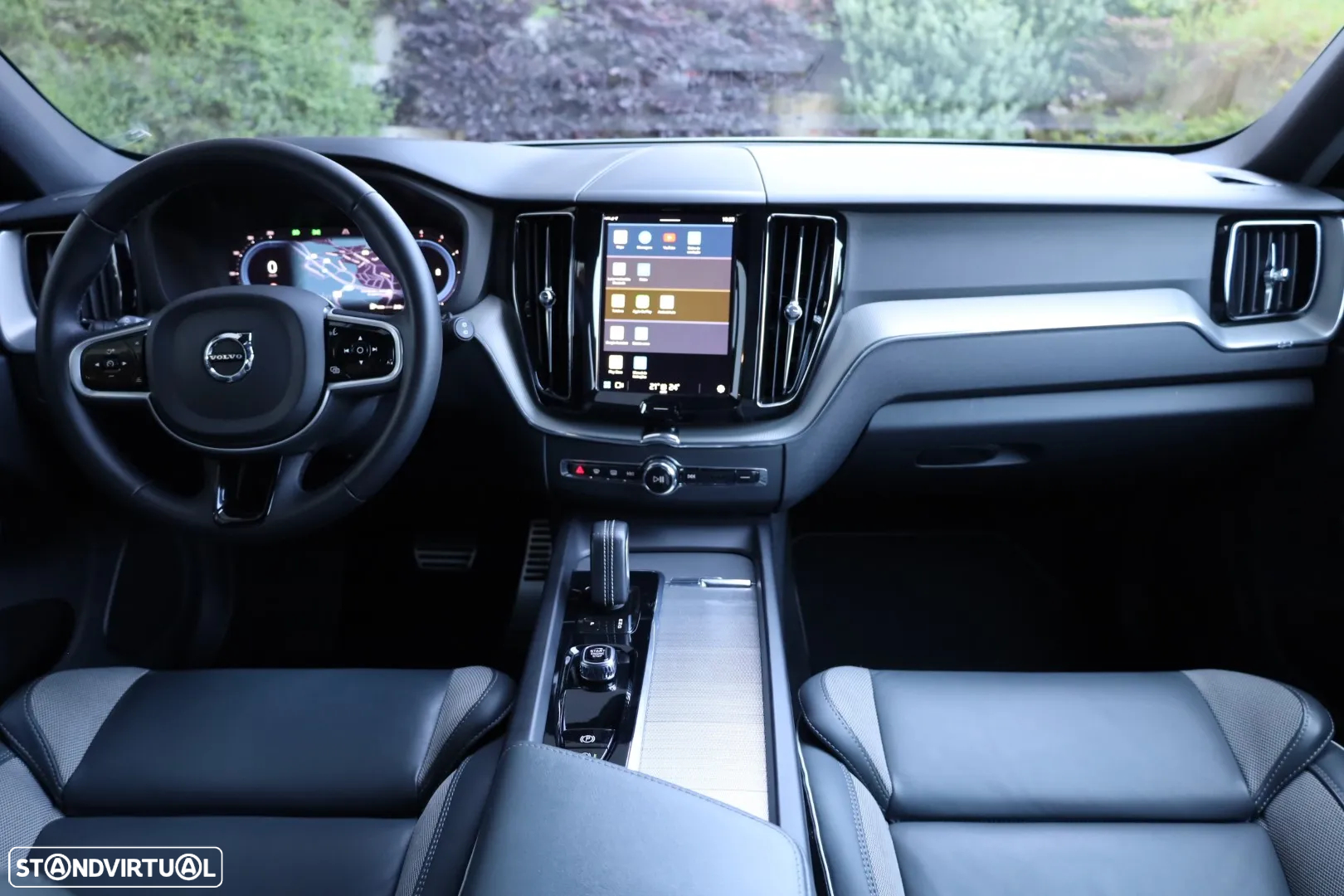Volvo XC 60 2.0 B4 Plus Dark - 19