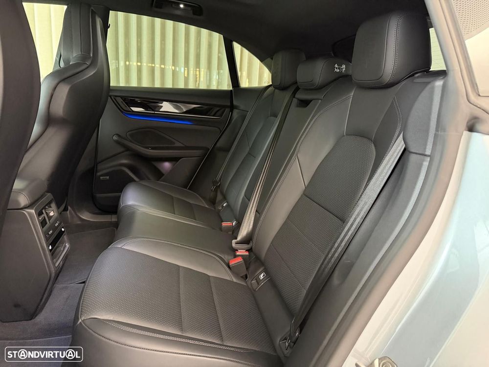 Porsche Macan Electric 4 - 15