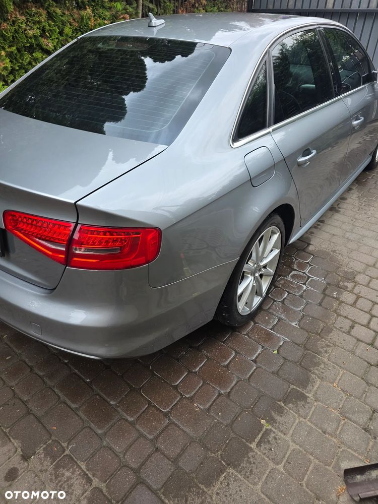 Audi A4 Limousine - 4