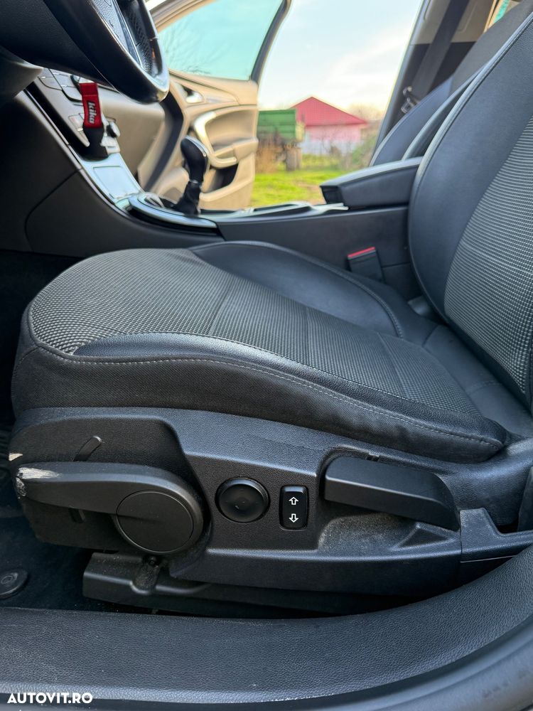 Opel Insignia 2.0 CDTI Sports Tourer - 3