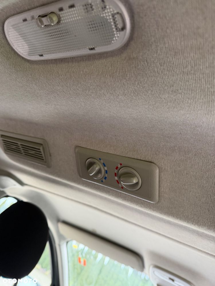 Renault Trafic Grand 1.6 dCi - 10