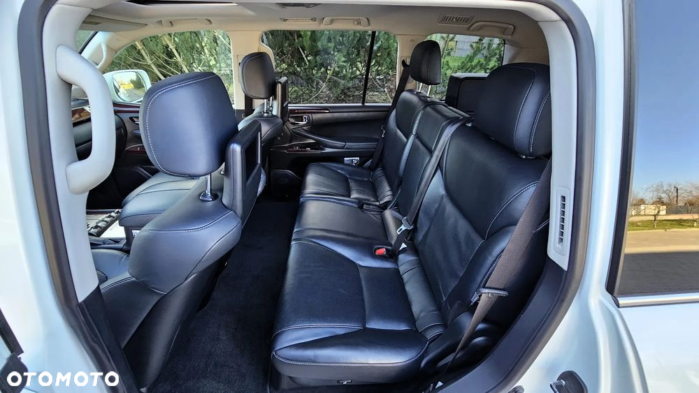 Lexus LX 570 Omotenashi - 18