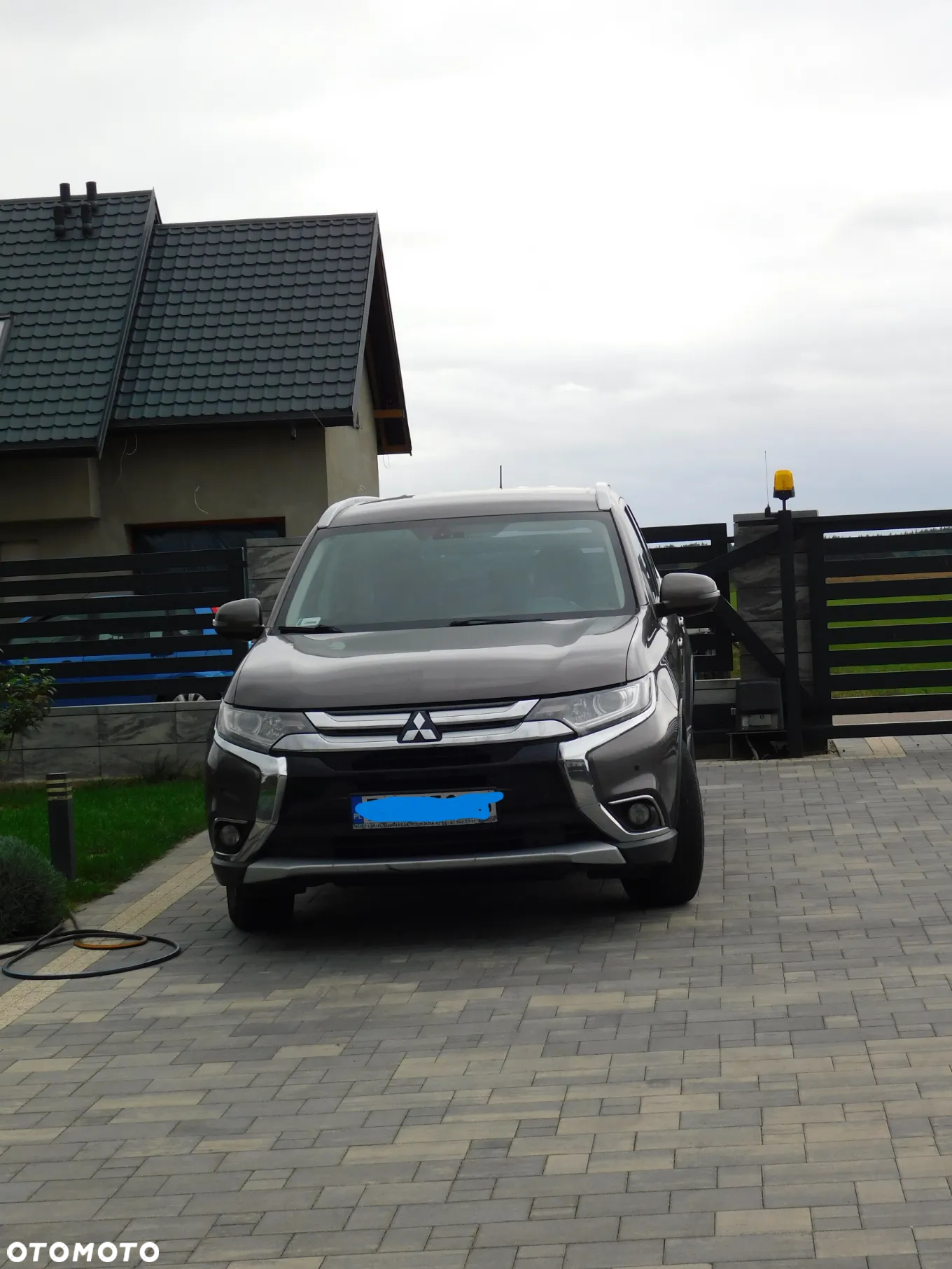 Mitsubishi Outlander 2.0 Instyle + 4WD CVT - 8