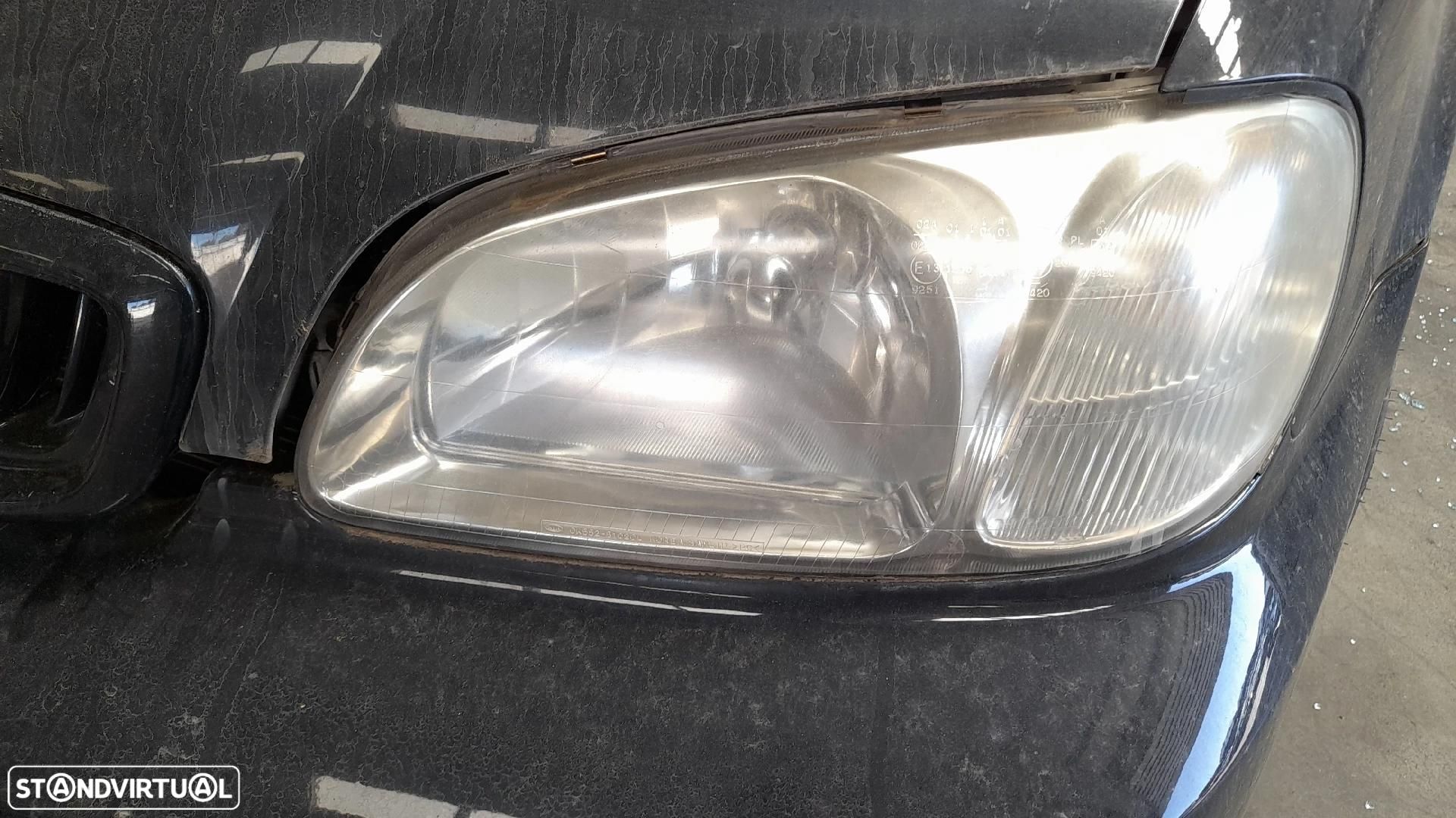 Ótica / farol esquerda KIA Carnival II (GQ) - 1