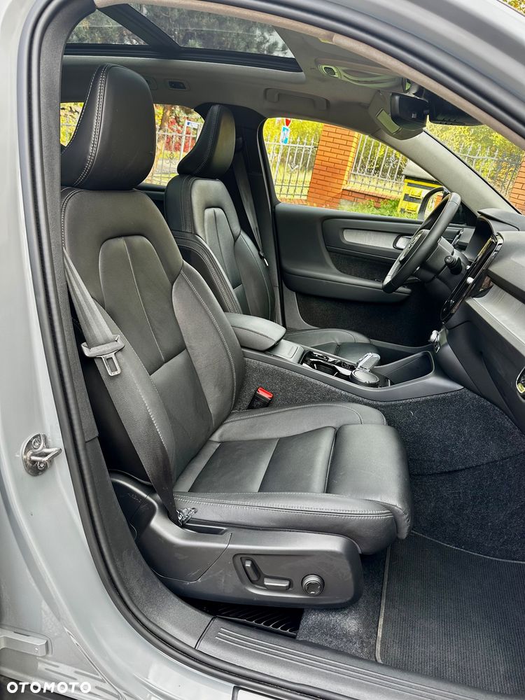 Volvo XC 40 T2 Plus Dark - 27