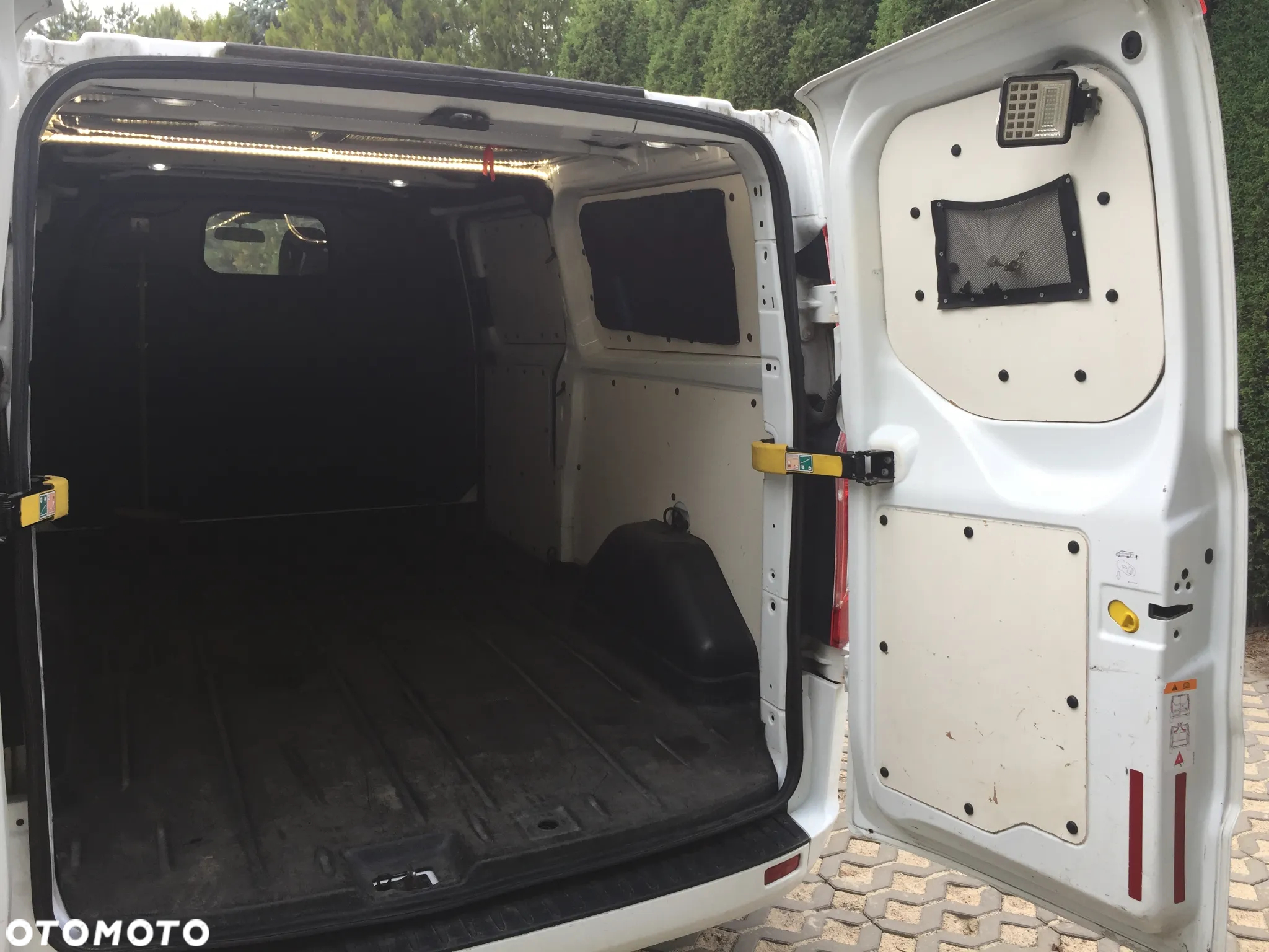 Ford TRANSIT CUSTOM - 13