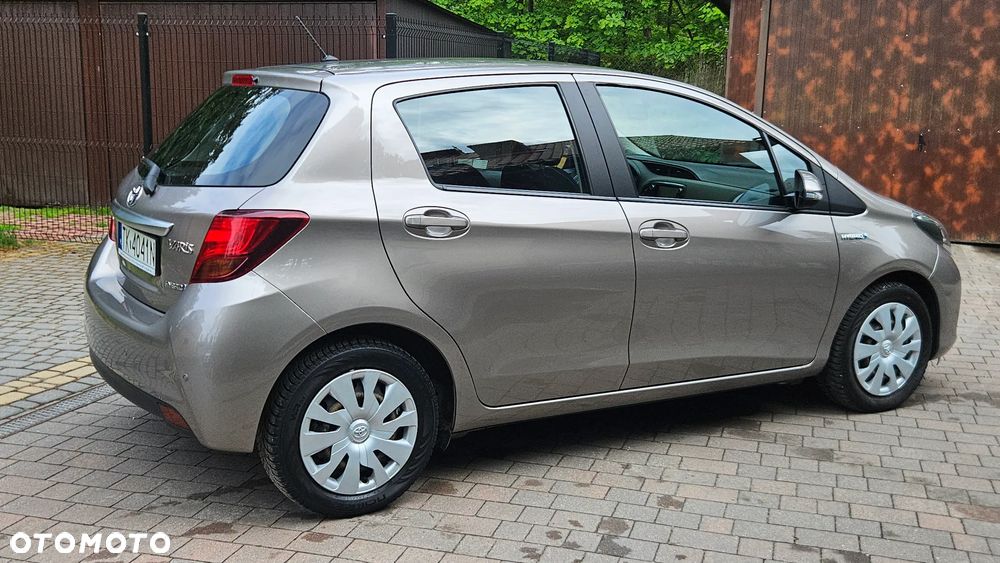 Toyota Yaris Hybrid 100 Dynamic - 14