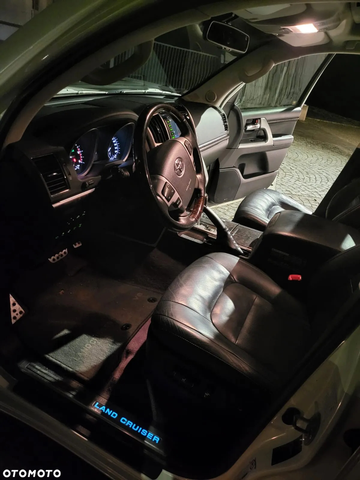 Toyota Land Cruiser LC 4.5 D-4D V8 Prestige - 8