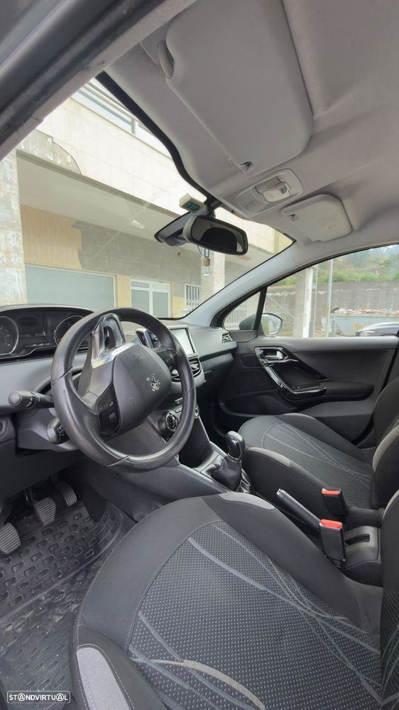 Peugeot 208 - 2