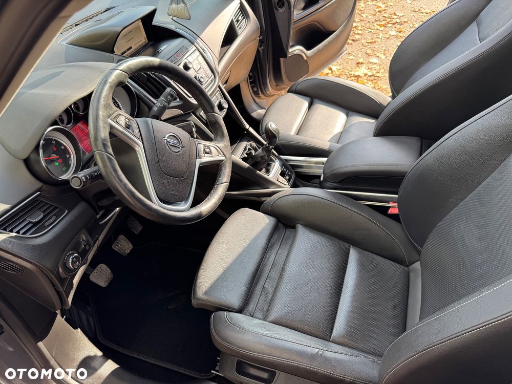 Opel Zafira 2016
