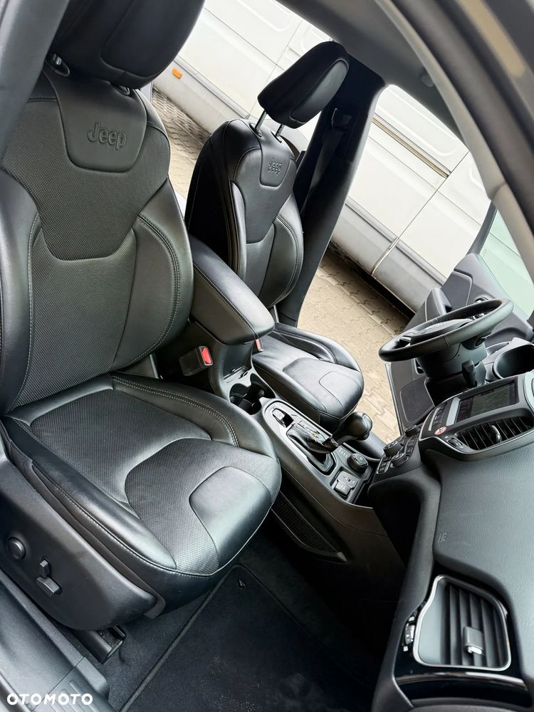 Jeep Cherokee - 34