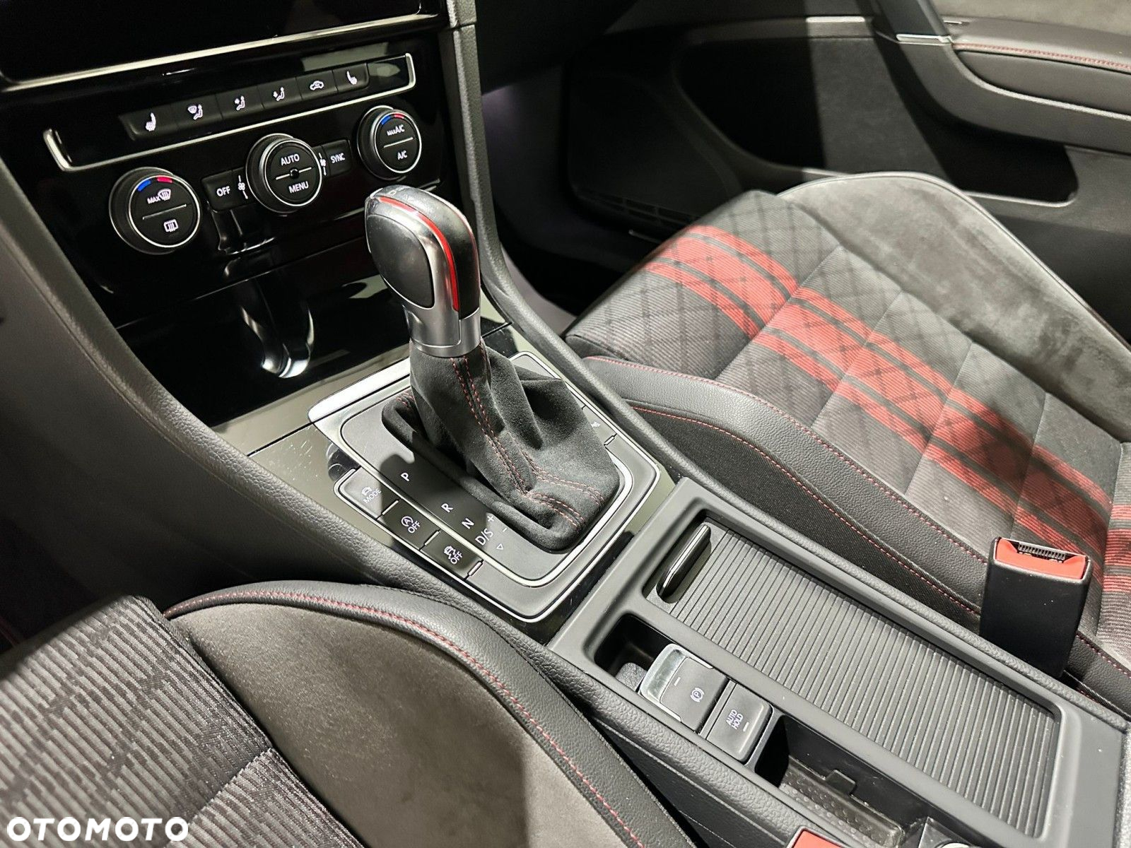 Volkswagen Golf VII 2.0 TSI GTI TCR DSG - 14